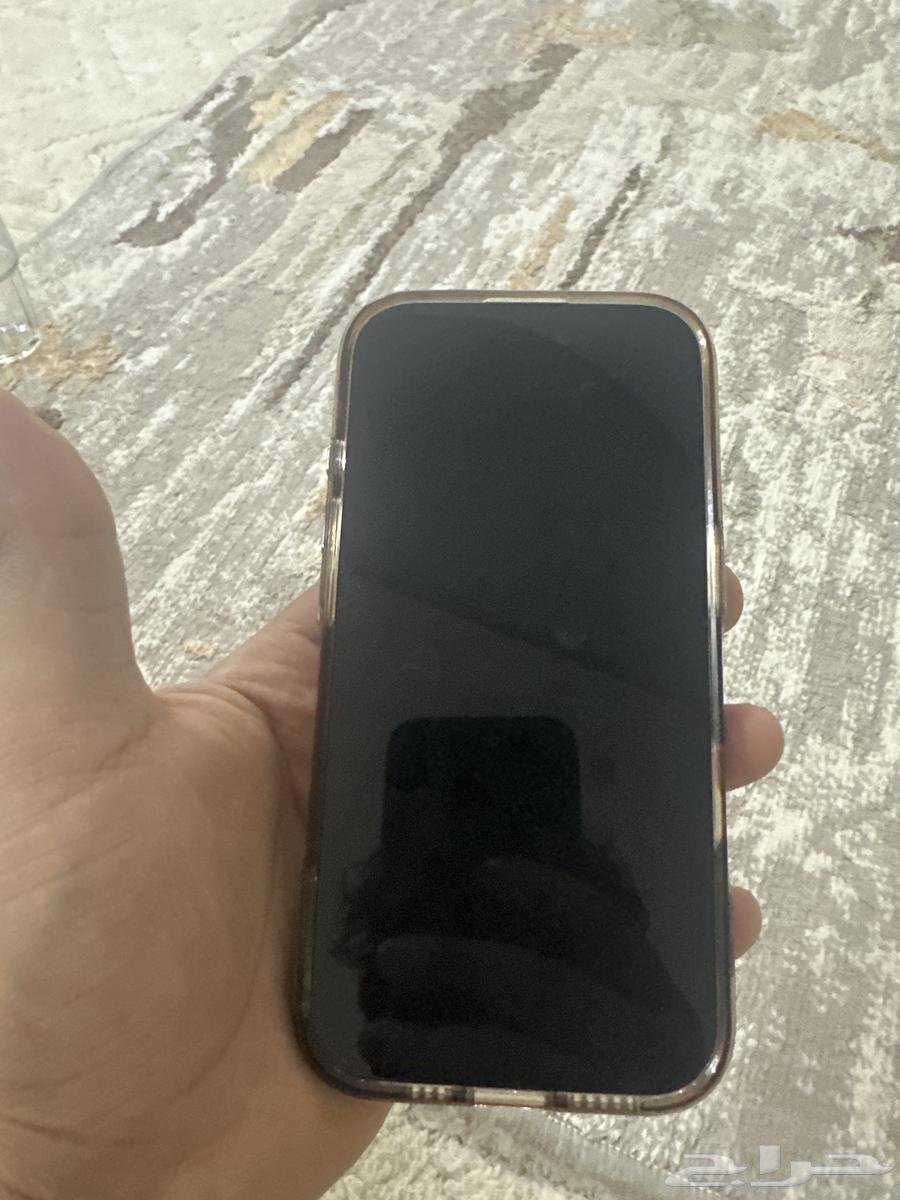 لبيع ايفون 1664563799138179111