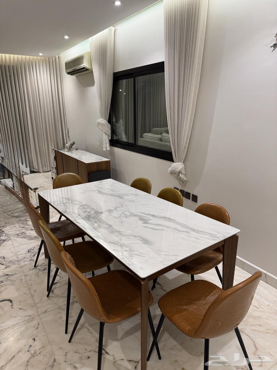 Dining table for sale with 8 chairs64563076557443112