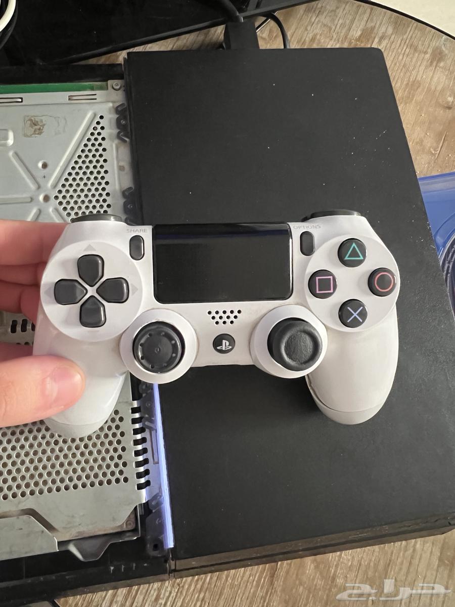 السلام عليكم لل بيع بلاستيشن 4 معى يد سوني وشريط فيفا64567239566081111