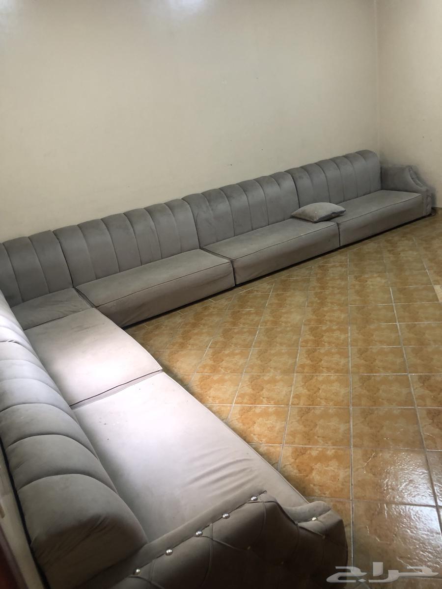 كنب 6 قطع بحالة ممتازه وطاولة شبه جديده64566092264450110