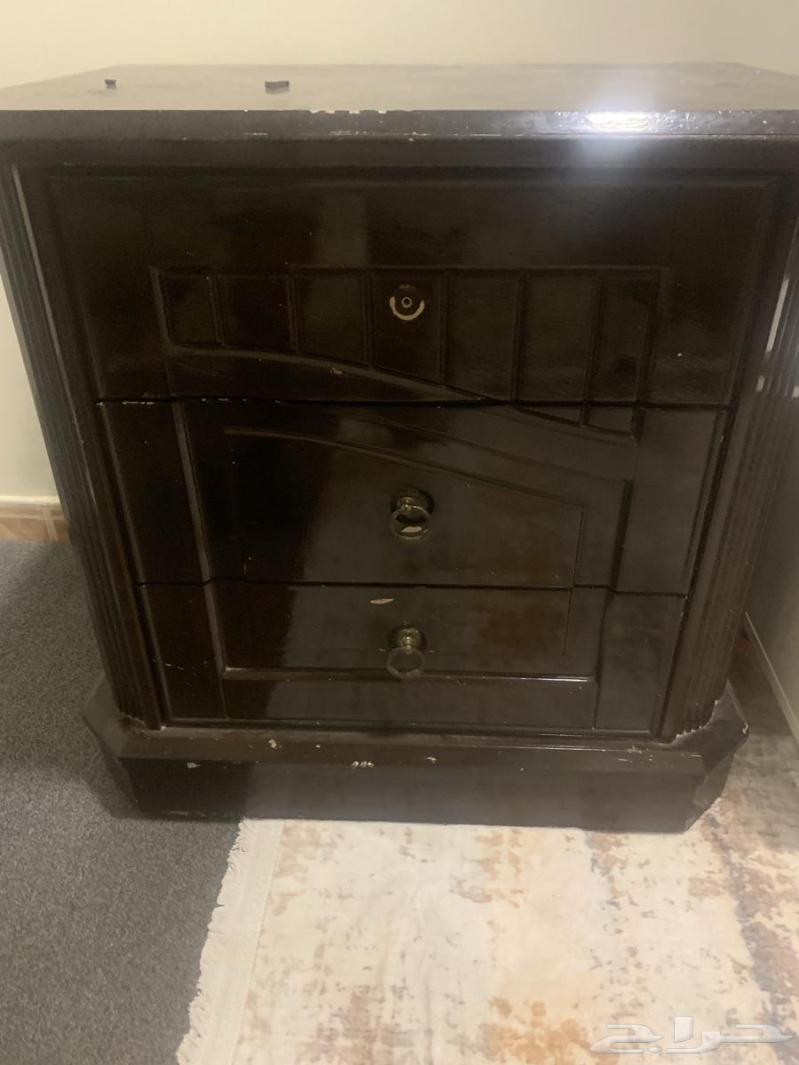 Wardrobe, tables, VR, and national power adapter for sale64563853957507111