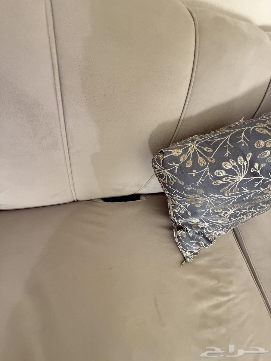 كنب وطاولات خدمة مع ستارة رول64565898196994114