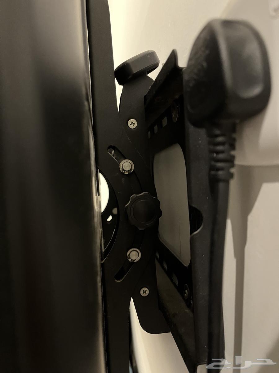 LG TV for sale, old but working, comes with TV stand64568182091651112