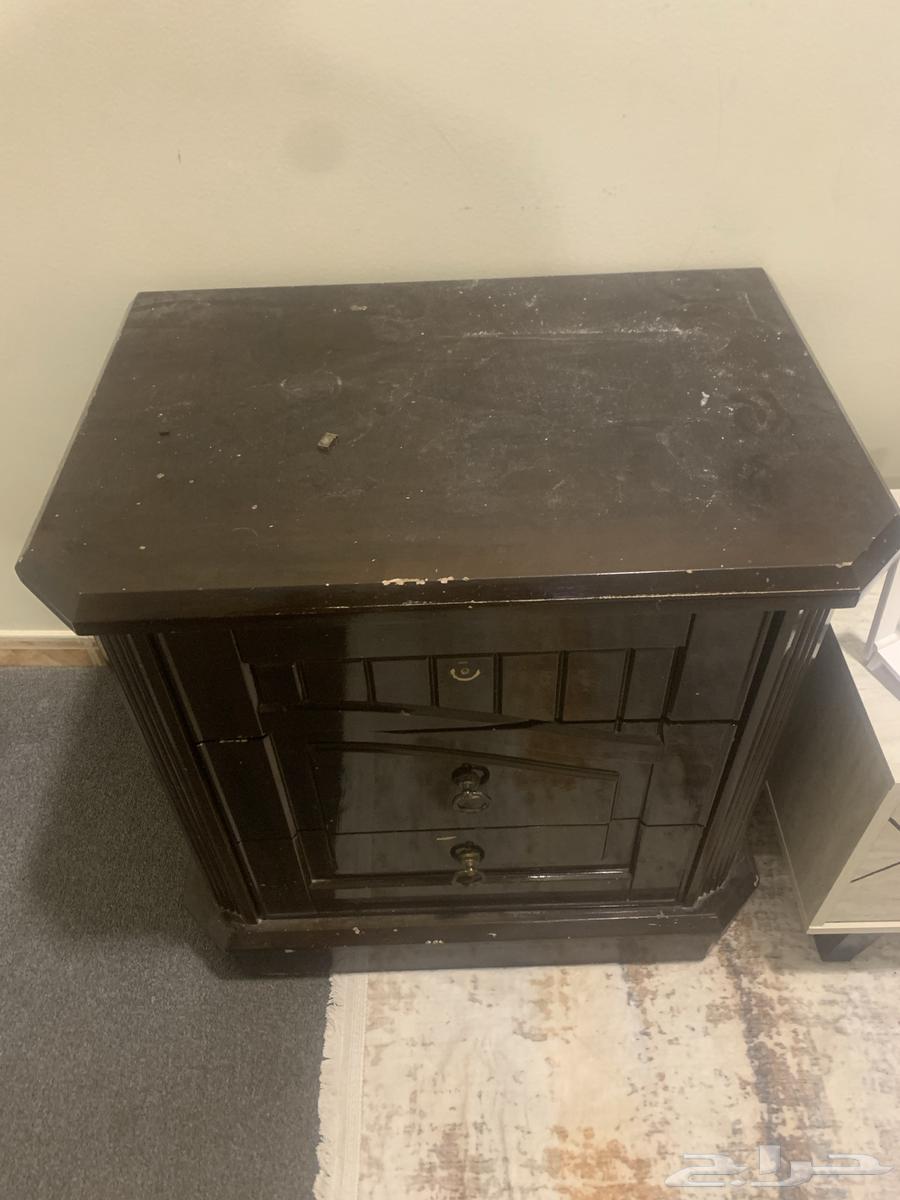 Wardrobe, tables, VR, and national power adapter for sale64563853957507110