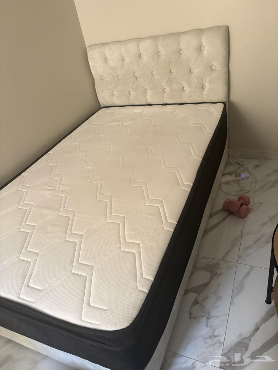 Bed and sofa64565828543362111