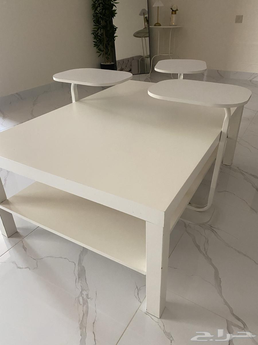 طاولة ايكيا مع ثلاث طاولات خدمة64566644844033110