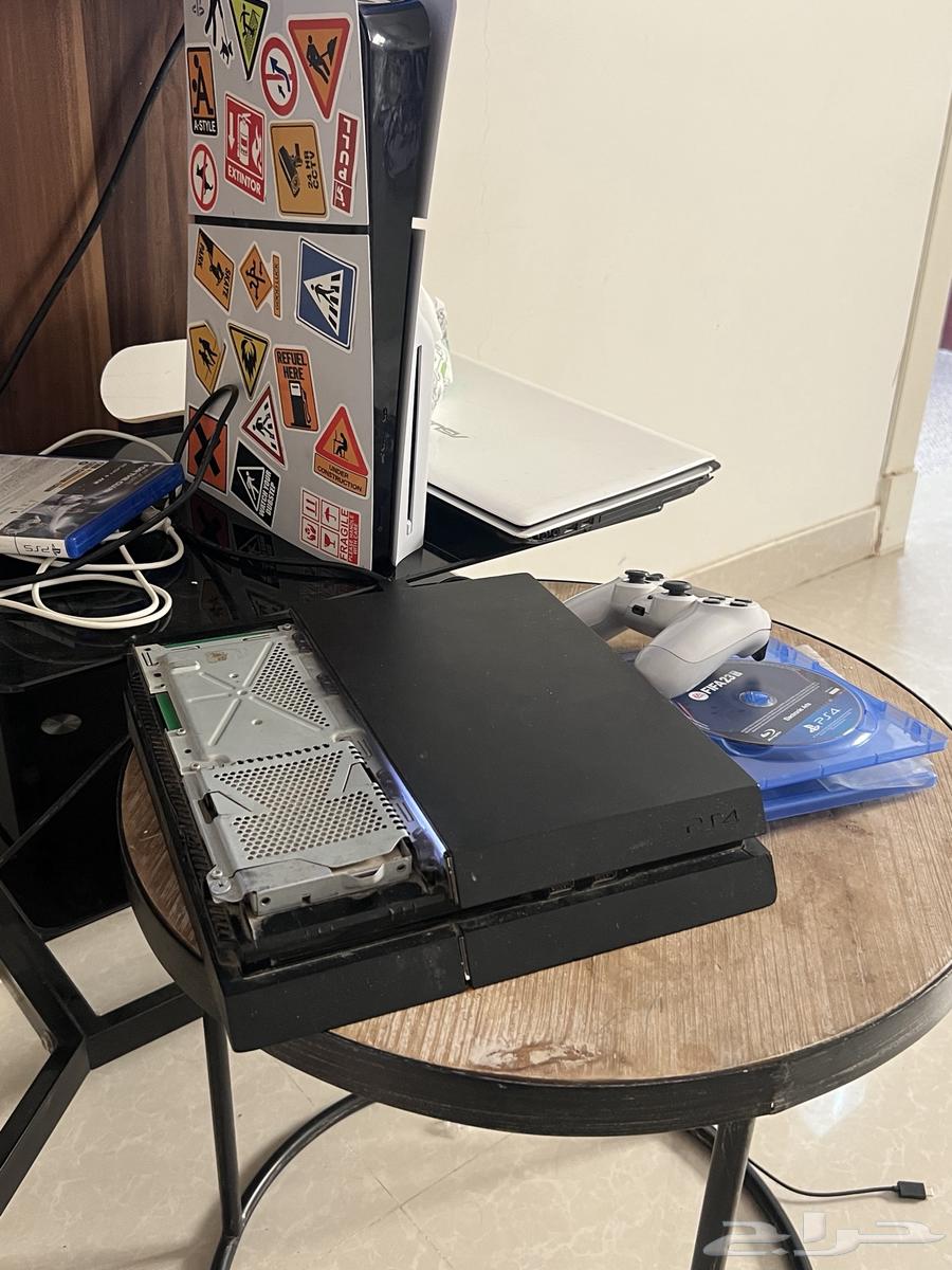 السلام عليكم لل بيع بلاستيشن 4 معى يد سوني وشريط فيفا64567239566081110