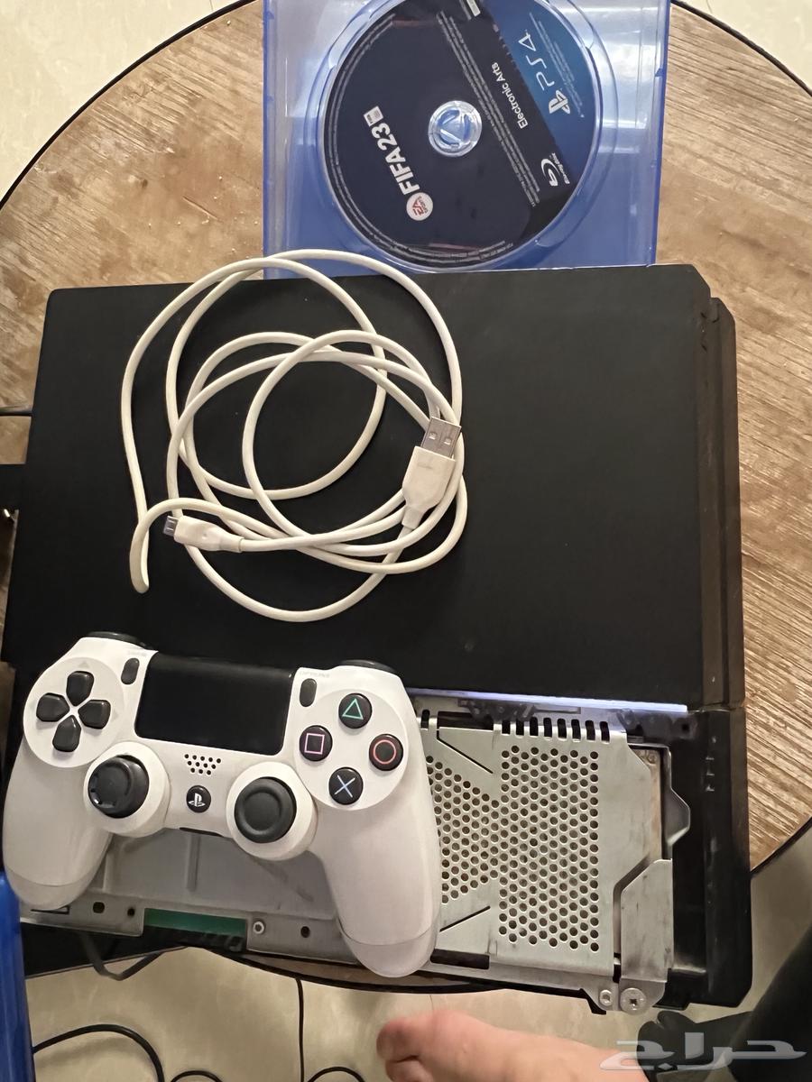 السلام عليكم لل بيع بلاستيشن 4 معى يد سوني وشريط فيفا64567239566081113