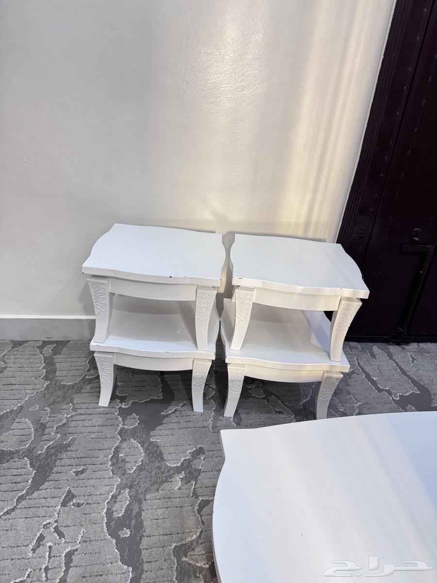 طاوله ارضيه مع 4 خدمات64567711574787112