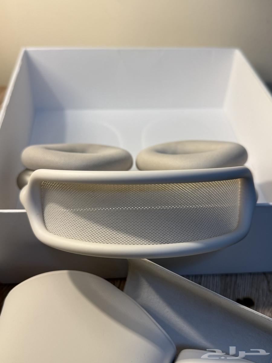 سماعة ايربودز ماكس اللون ذهبي64562950783746112