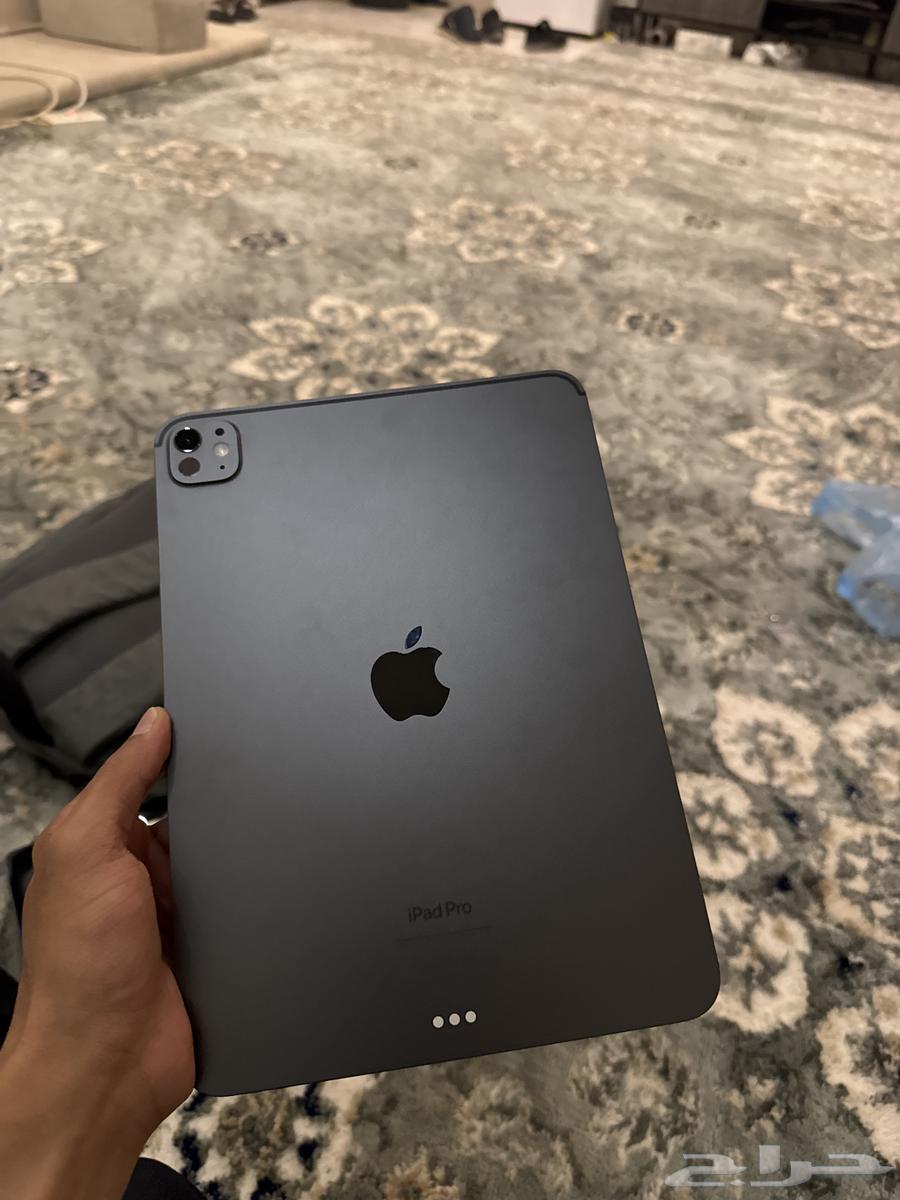 ايباد برو m4 اسود 11 انش64569468109315111