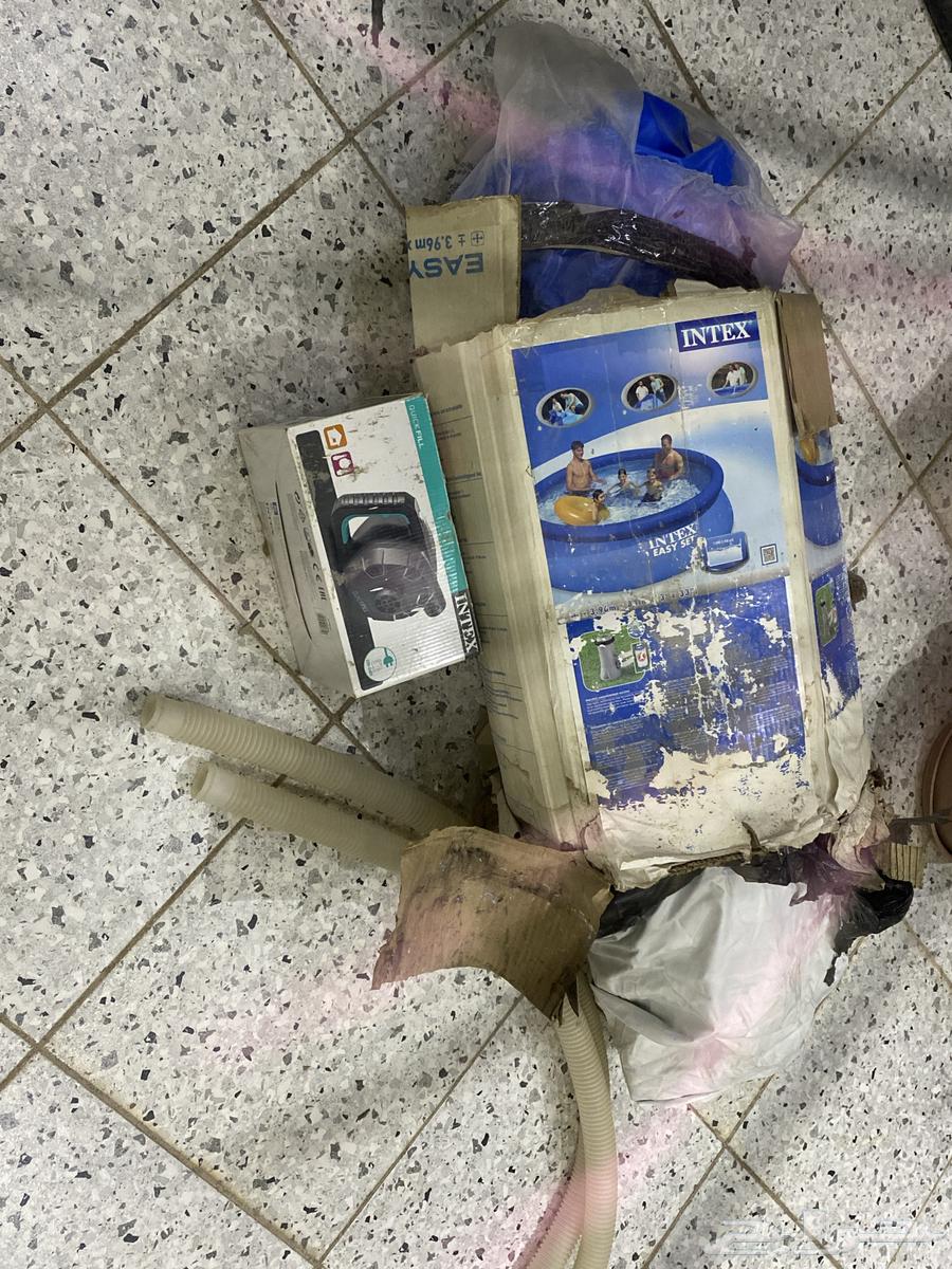 Swimming pool64570956089475110