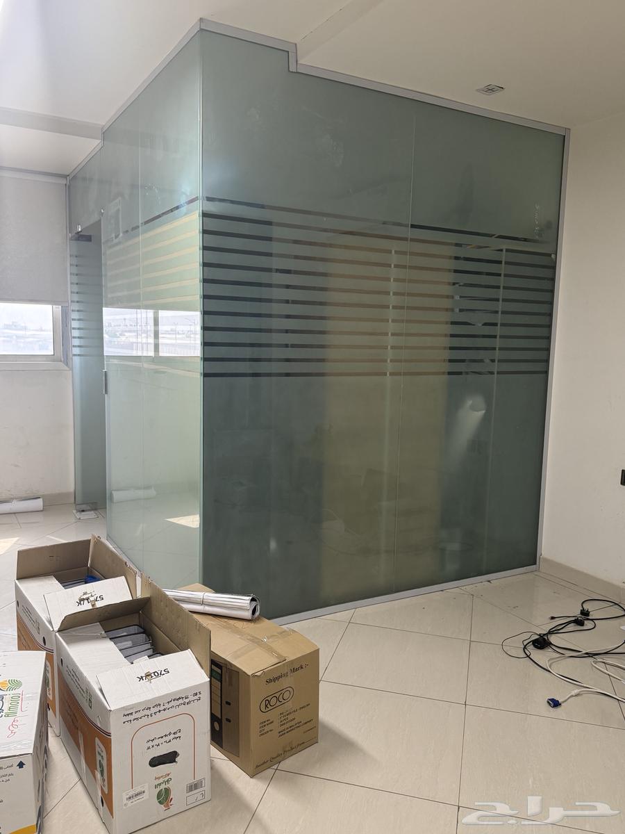 مكتب مع غرف زجاج64566561571587112