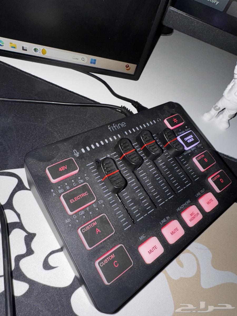 Mike with Fifine company's accessories64569274839171112