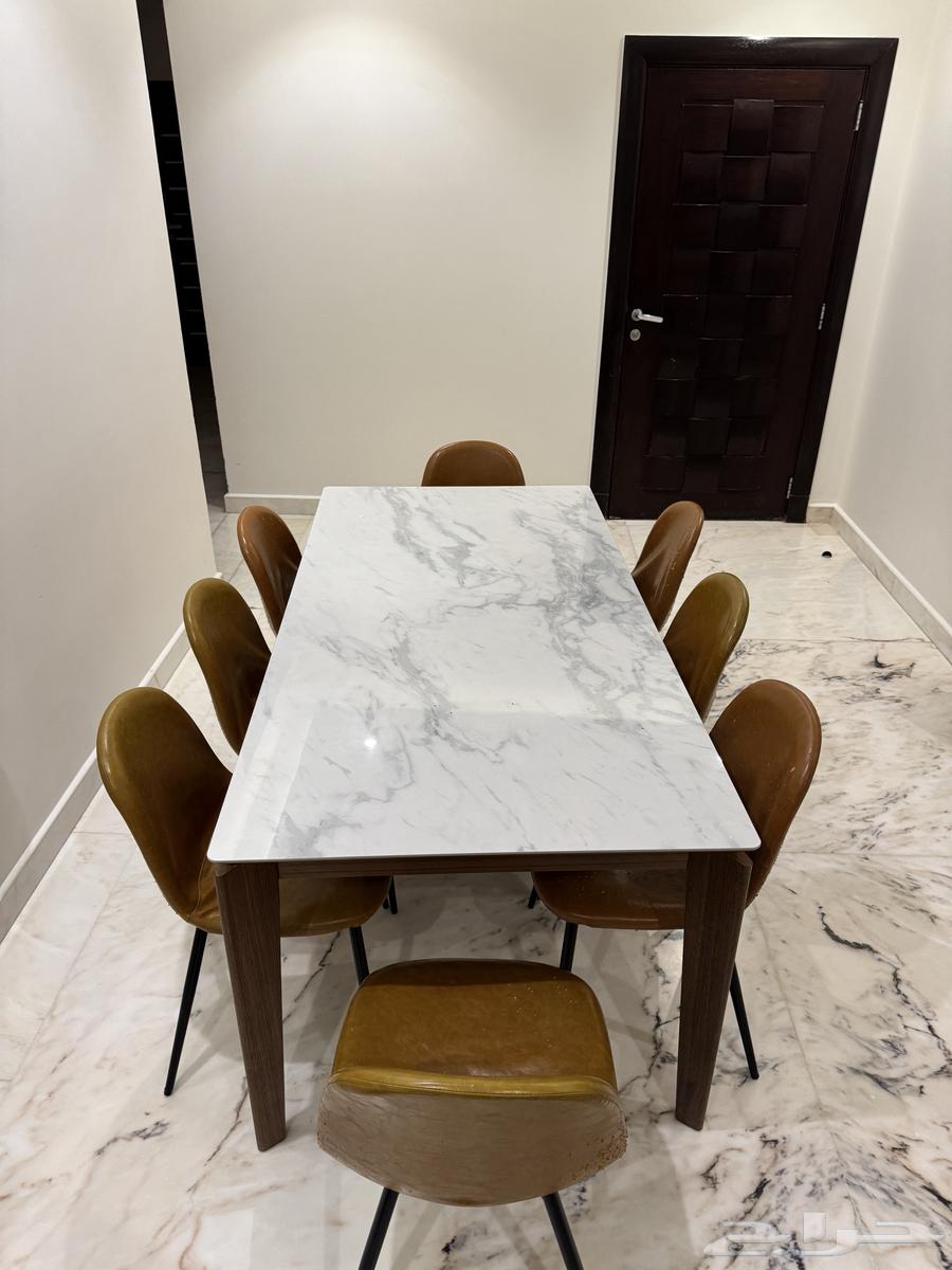 Dining table for sale with 8 chairs64563076557443113