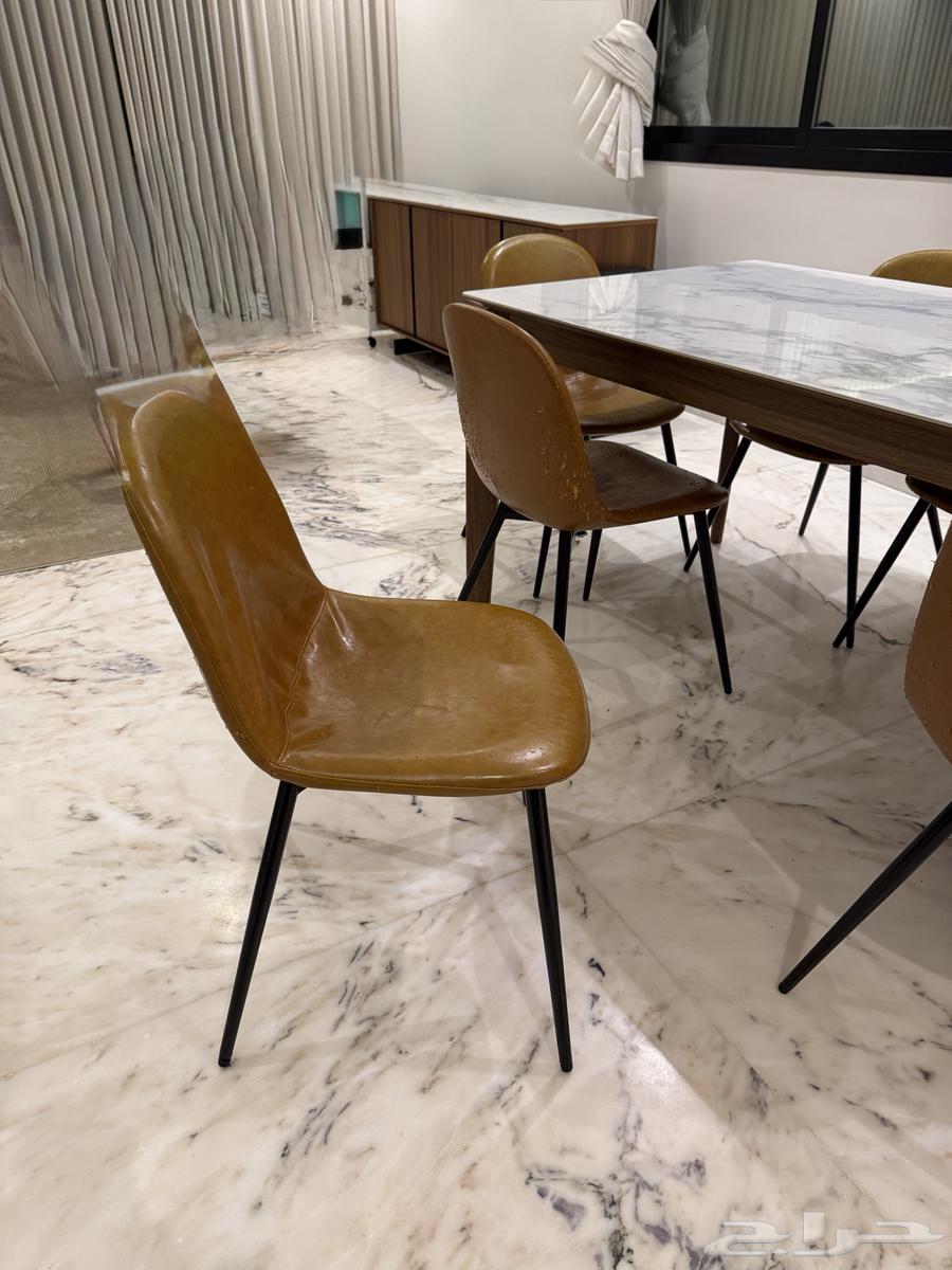 Dining table for sale with 8 chairs64563076557443111