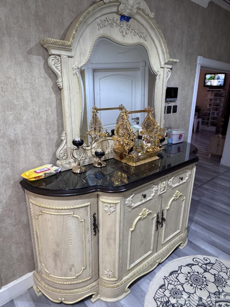 Dining table64570641570817113