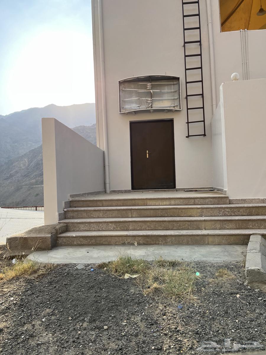 فرصه استثماريه مطعم في موقع ممتاز للإيجار64145507640321112
