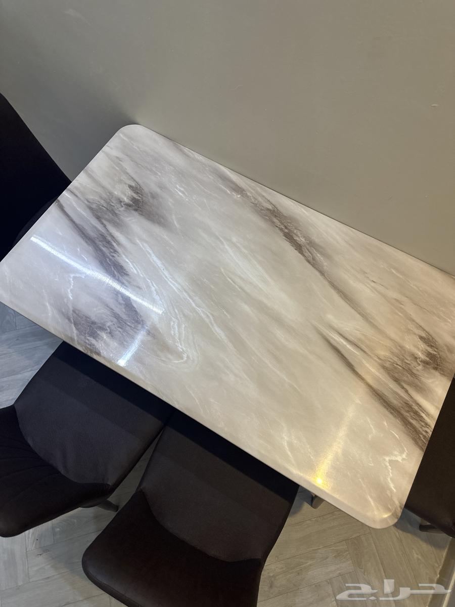 طاولة جديدة جدا استخدام اقل من 3 شهور. ولم تستخدم فعليا  .64567684483073113