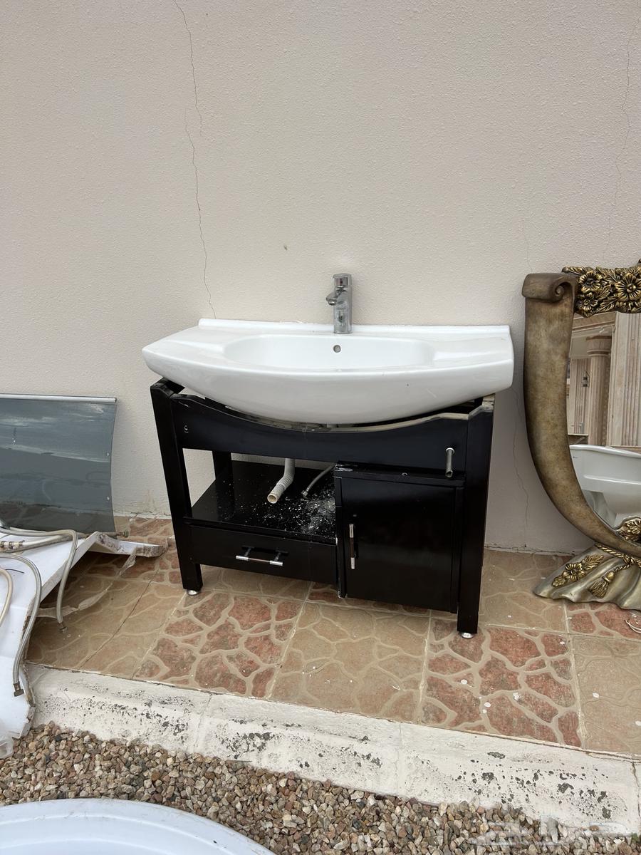 مواد صحيه بحاله جيده للبيع64565158442881111