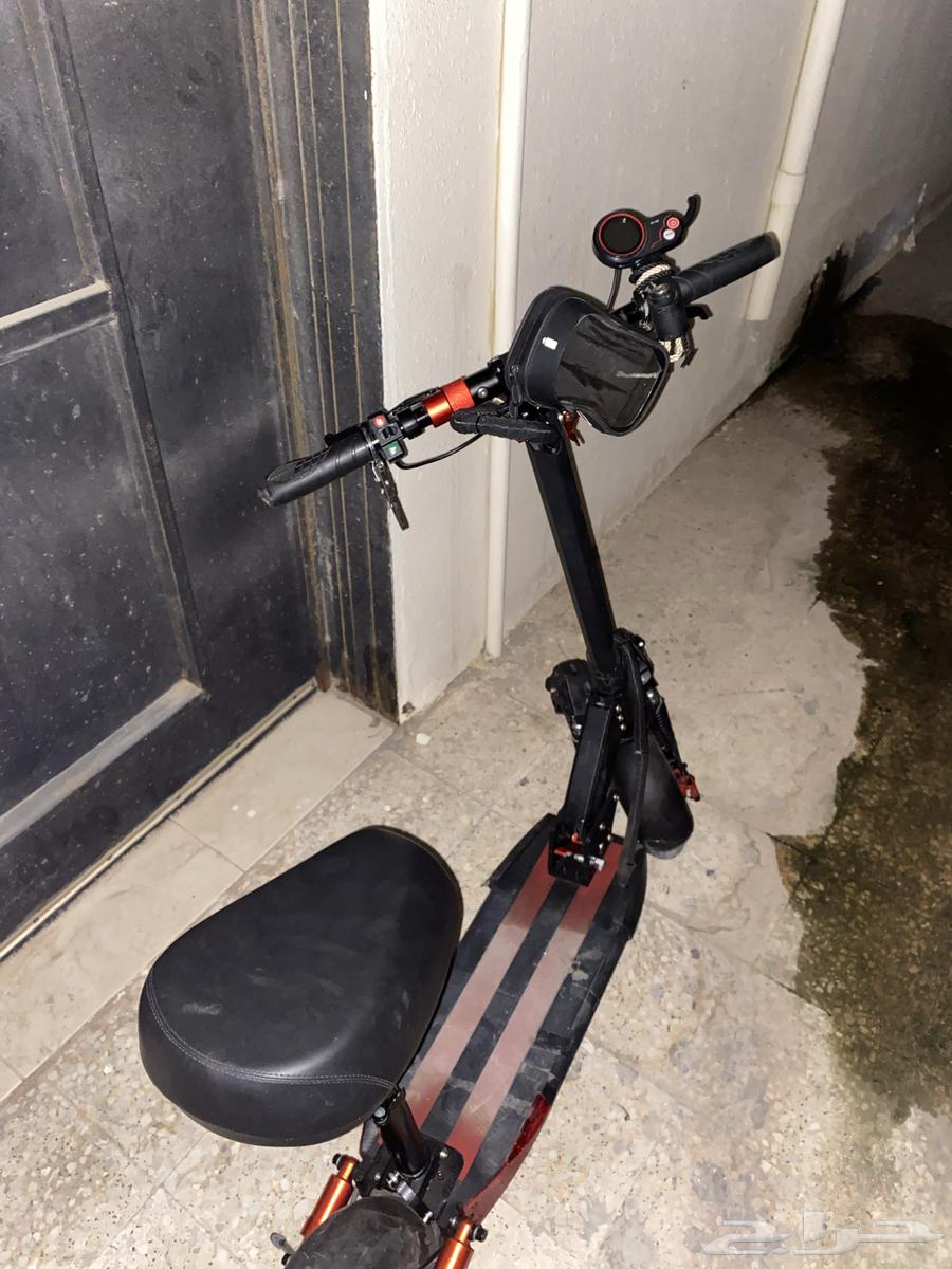 New scooter for sale with charger and helmet, everything included64563438749185110