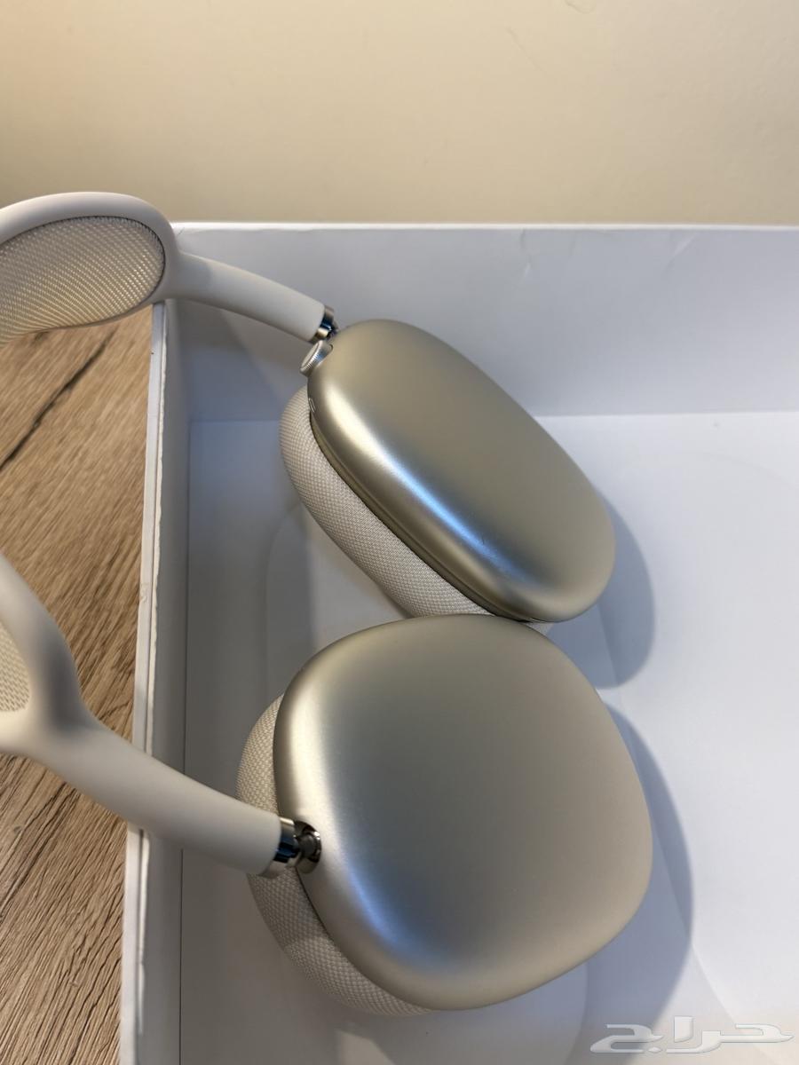 سماعة ايربودز ماكس اللون ذهبي64562950783746111