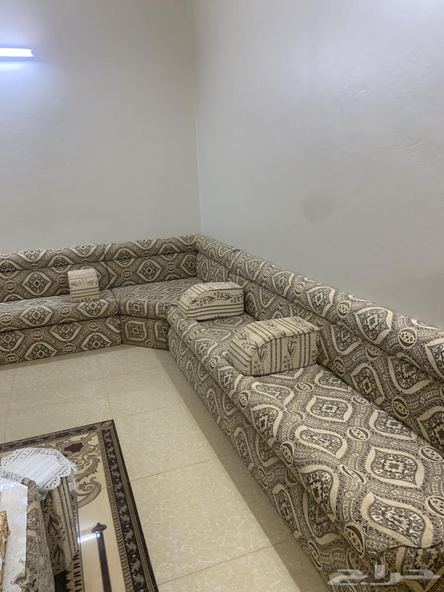 كنب شبه جديد للبيع مع الستاير64569165673345112