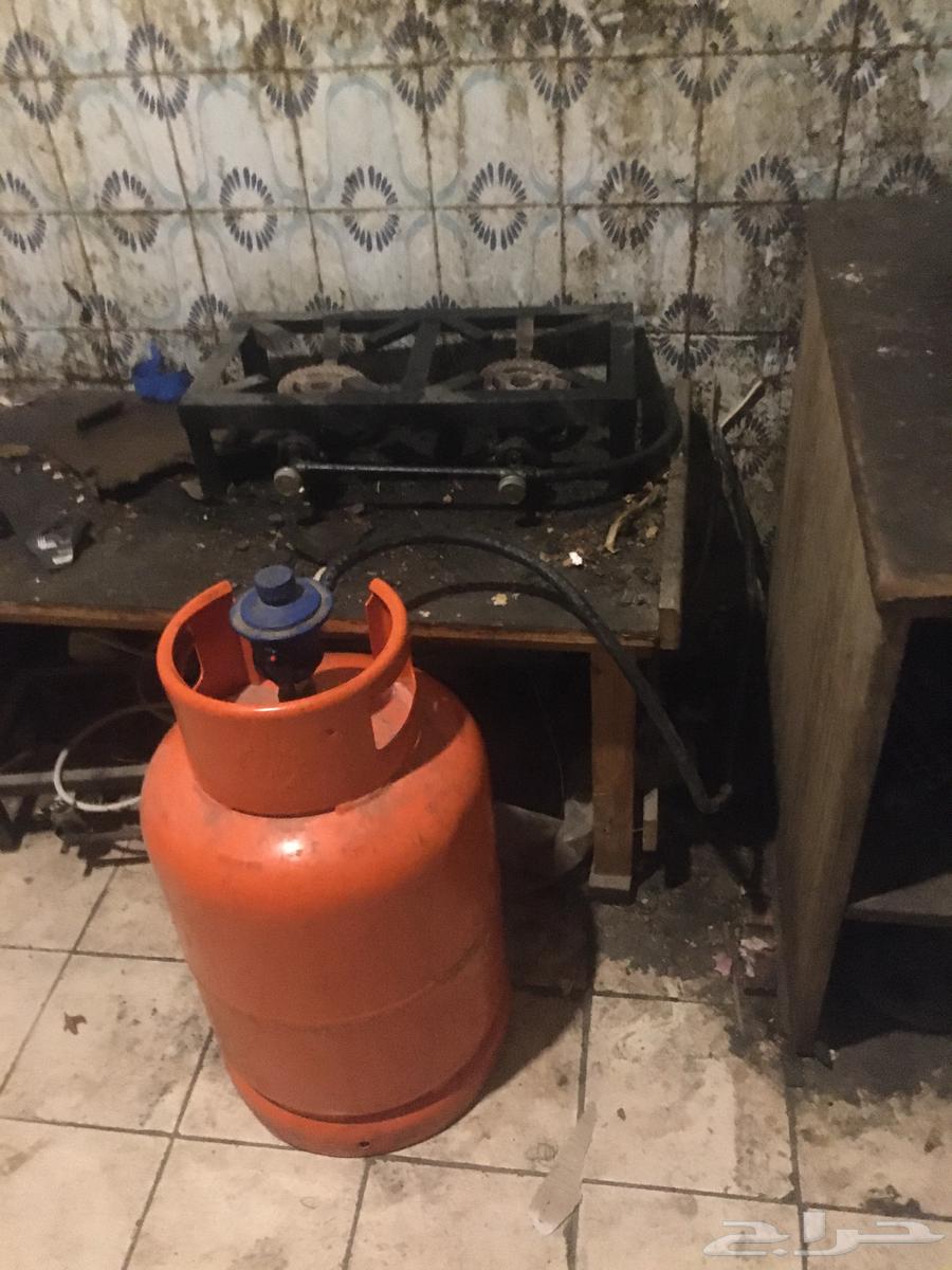 اثاث للبيع رخيص جدا قنبنه غاز وطباخ عينين ومكيف64543464487041110