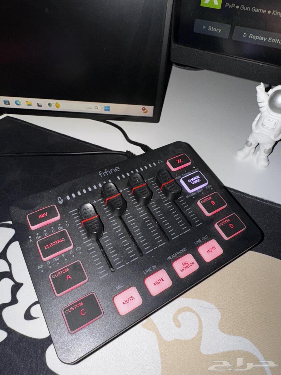 Mike with Fifine company's accessories64569274839171111