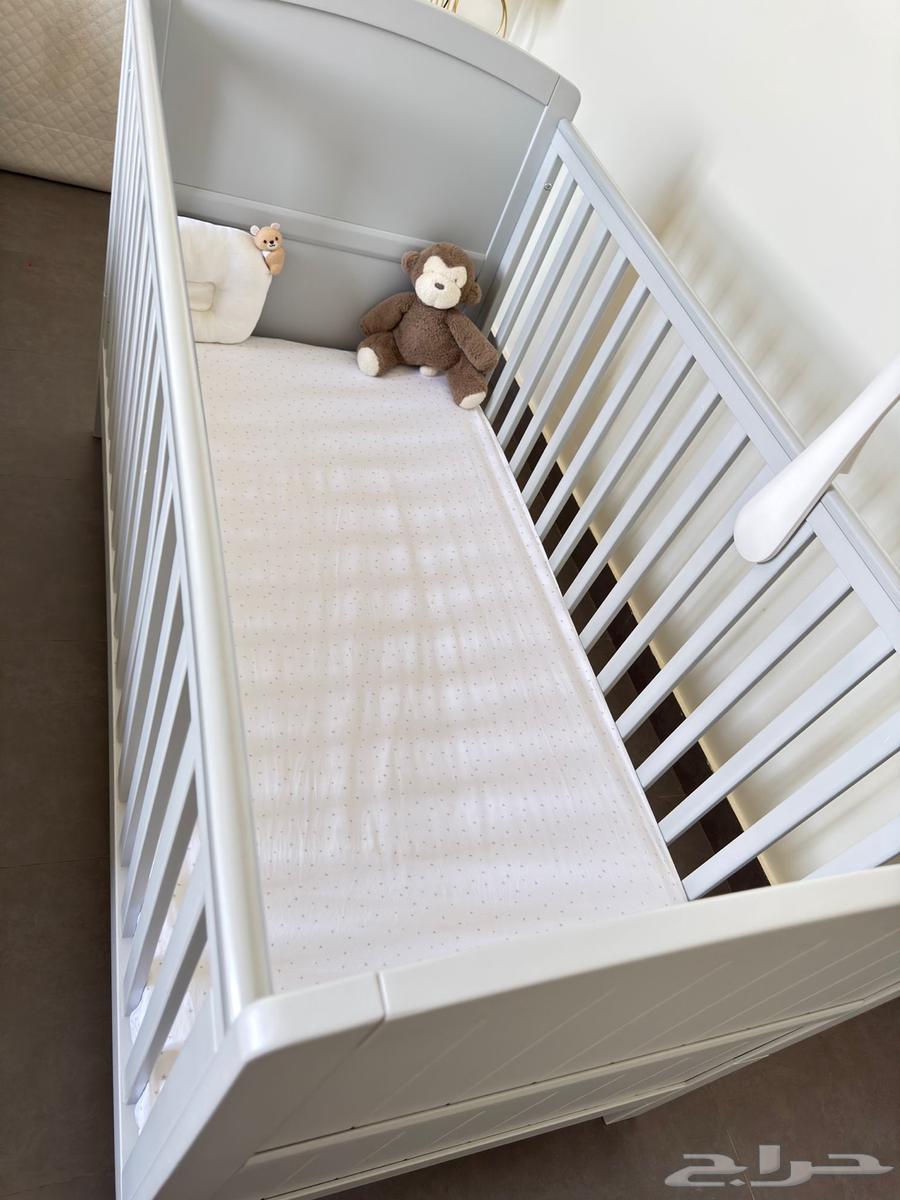 للبيع سرير اطفال من ماماز اند باباز استعمال خفيف64563978229762112