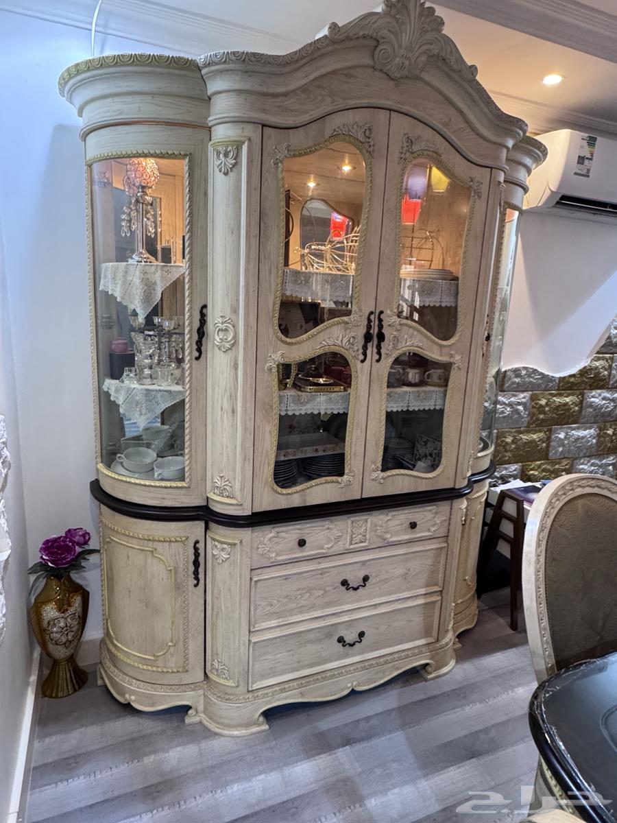 Dining table64570641570817112