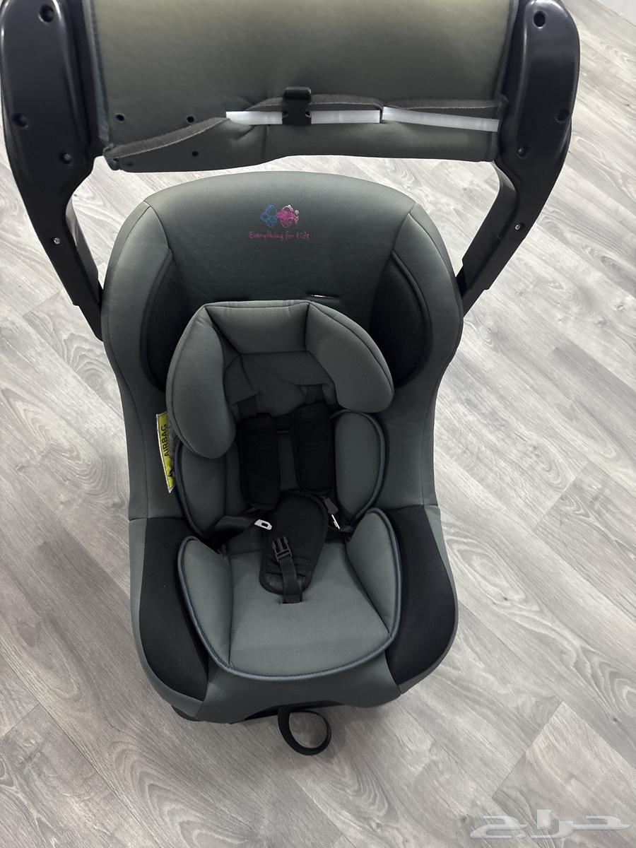 كرسي أطفال للسيارة (نظيف)64569657784578112