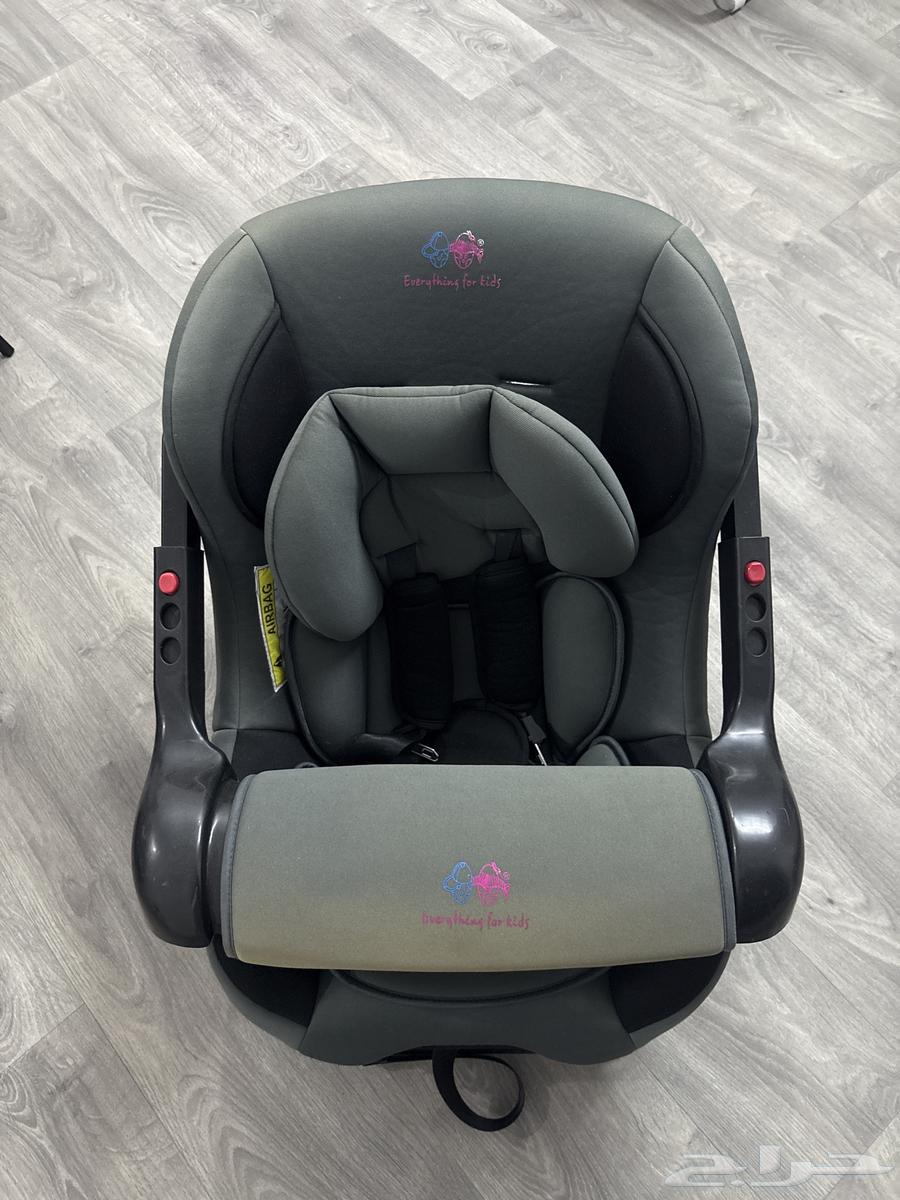 كرسي أطفال للسيارة (نظيف)64569657784578110
