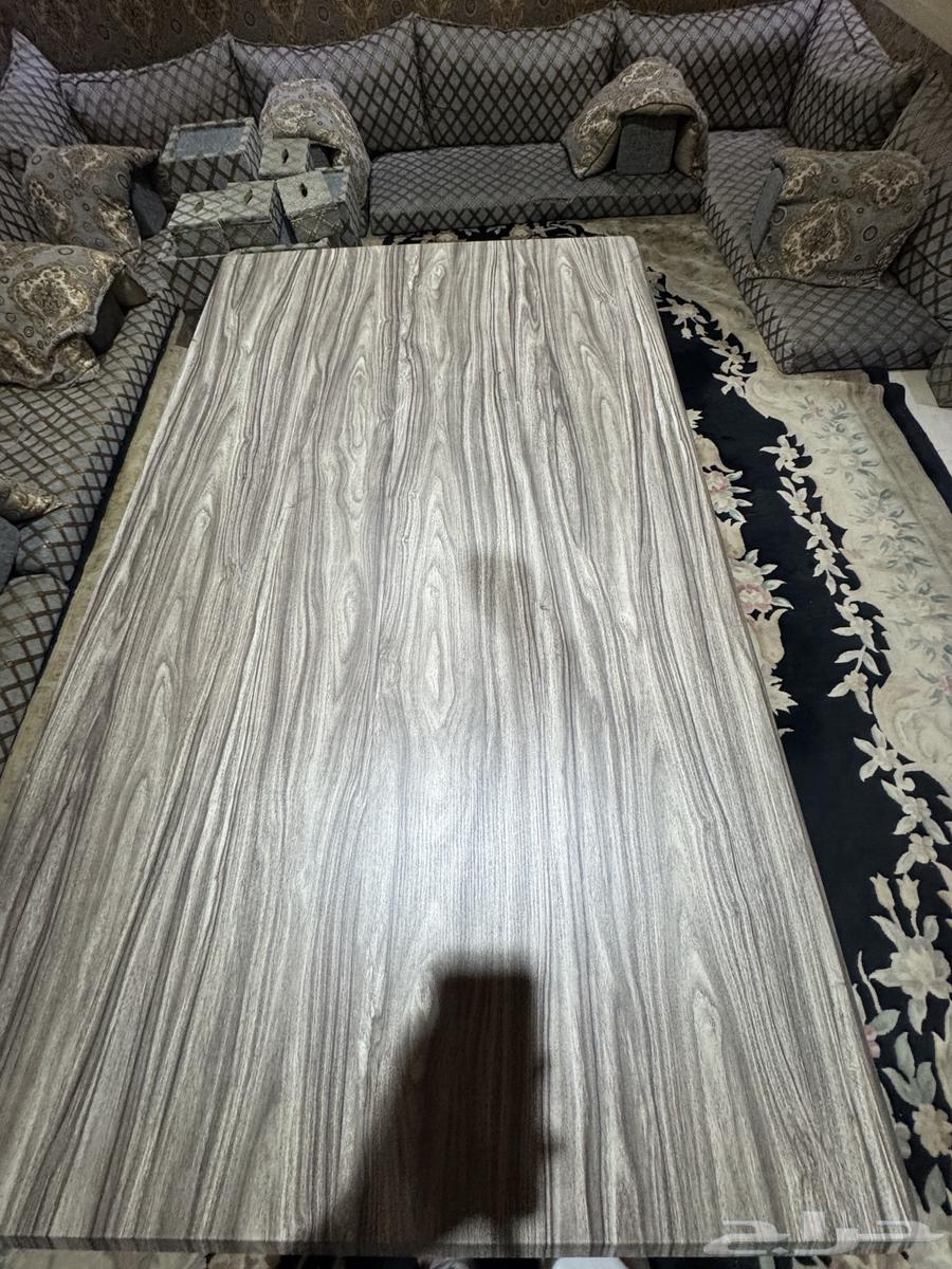 طاولة للبيع مكونه من 6 كراسي السعر. مو محدد عطني سعرك64568920371330114