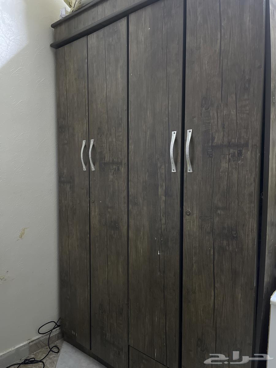 دولاب ملابس نظيف وجديد64566299554946110