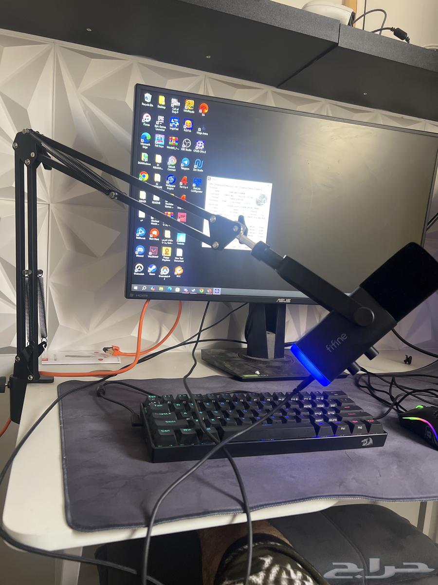 بي سي العاب مع طاولة وماوس وكيبورد وشاشة للبيع64566423838721111