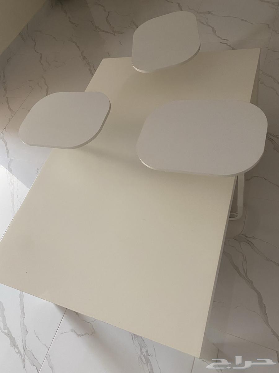 طاولة ايكيا مع ثلاث طاولات خدمة64566644844033111