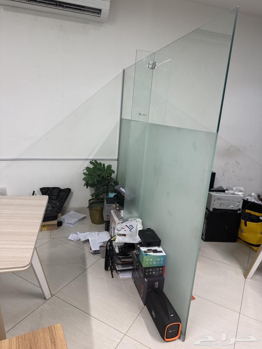 مكتب مع غرف زجاج64566561571587111