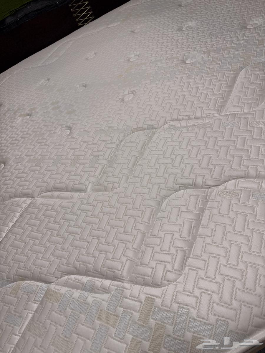 فرشة سرير شبه جديده نظيفه مستخدمه شهرين فقط مافيها شي ابدا64569192875266112