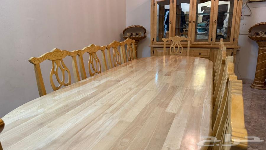 طاولة طعام خشب 8 كراسي للبيع مع دالوب للصحون64565409999874111