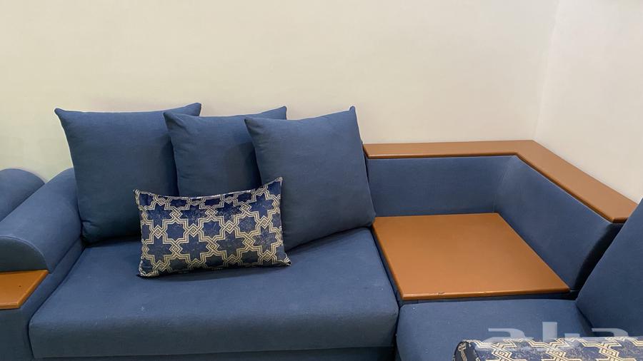 كنب مع المخدات والطاوله64571299879170110