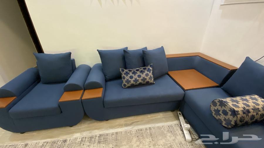 كنب مع المخدات والطاوله64571299879170114