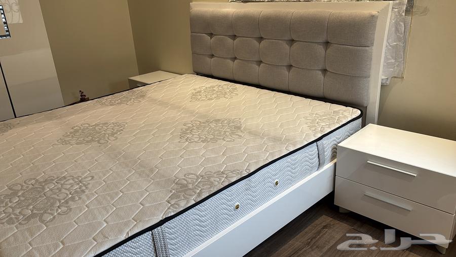 سرير نفرين من هوم سنتر مع كمودينه 264563145736067111