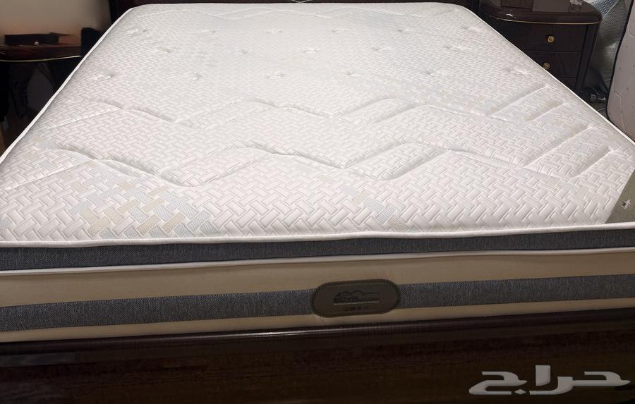 فرشة سرير شبه جديده نظيفه مستخدمه شهرين فقط مافيها شي ابدا64569192875266110