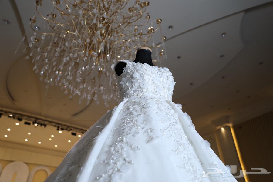 فستان عروس فخم وذيل وطرحه طويله64567434212481111