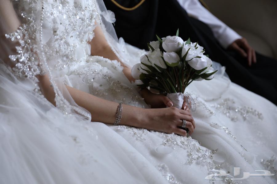 فستان عروس فخم وذيل وطرحه طويله64567434212481112