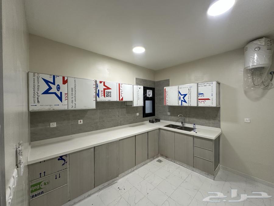 دولاب مطبخ كامل وجديد طول الدولاب اربعه وعرضه ثنين64565075419395110