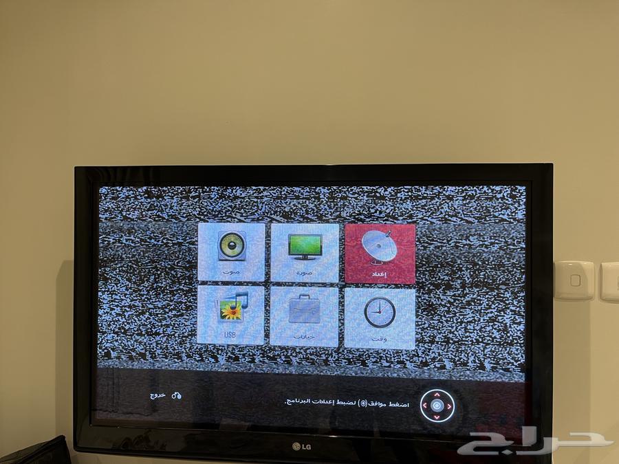 LG TV for sale, old but working, comes with TV stand64568182091651111