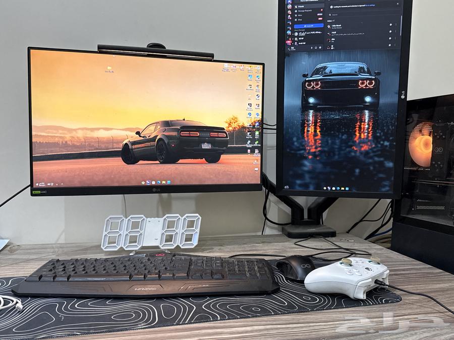 Complete PC setup with two monitors64562699086979112