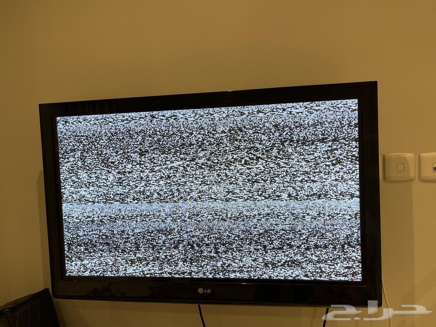 LG TV for sale, old but working, comes with TV stand64568182091651110